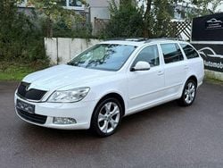 Weiß Gebraucht 2011 Skoda Octavia Elegance Kombi | 2.590 €
