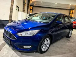 Blau Gebraucht 2016 Ford Focus Limousine | 8.900 € (Guter Preis)