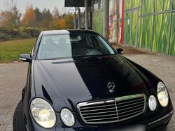 Blau Gebraucht 2003 Mercedes E220 Limousine | 5.300 €