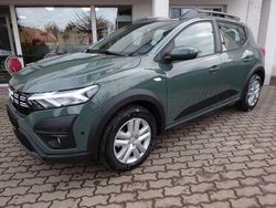 Grün Gebraucht 2024 Dacia Sandero Expression SUV | 17.990 € (Fairer Preis)