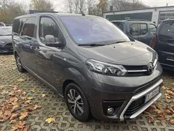 Grau Gebraucht 2023 Toyota Proace Verso Team Kombi | 39.990 € (Teuer)