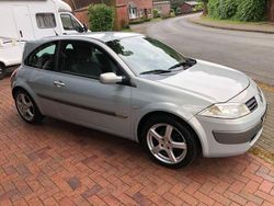 Silber Gebraucht 2003 Renault Mégane II Limousine | 2.900 € (Teuer)