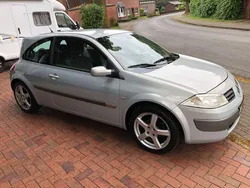 Silber Gebraucht 2003 Renault Mégane II Limousine | 2.900 €