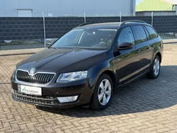 Schwarz Gebraucht 2013 Skoda Octavia Elegance Kombi | 8.490 € (Fairer Preis)