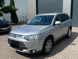 Silber Gebraucht 2016 Mitsubishi Outlander Diamant Edition SUV | 10.990 €