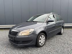 Grau Gebraucht 2011 Skoda Fabia Kleinwagen | 3.390 € (Fairer Preis)