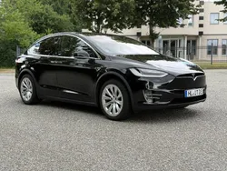 Schwarz Gebraucht 2017 Tesla Model X SUV | 31.200 € (Superpreis)