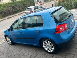 Blau Gebraucht 2005 VW Golf V Limousine | 2.800 € (Fairer Preis)