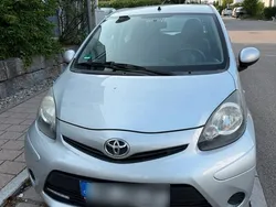 Silber Gebraucht 2013 Toyota Aygo Kleinwagen | 2.999 € (Guter Preis)