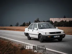 Weiß Gebraucht 1988 Mitsubishi Lancer Limousine | 2.300 €