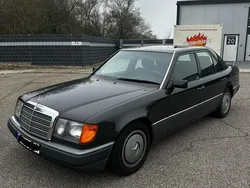 Grau Gebraucht 1992 Mercedes E200 Limousine | 9.500 €