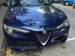 Blau Gebraucht 2019 Alfa Romeo Stelvio SUV | 27.000 € (Etwas zu teuer)