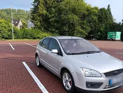 Grau Gebraucht 2007 Ford Focus Limousine | 2.400 € (Fairer Preis)