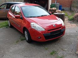 Rot Gebraucht 2011 Renault Clio II Kleinwagen | 3.350 €