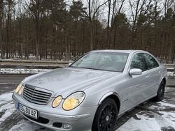 Silber Gebraucht 2003 Mercedes 240 Limousine | 10.990 €