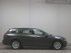 Grau Gebraucht 2021 VW Passat Business Kombi | 16.780 € (Guter Preis)