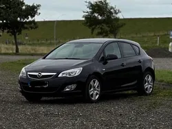 Schwarz Gebraucht 2011 Opel Astra Kleinwagen | 5.100 € (Fairer Preis)