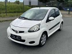 Weiß Gebraucht 2010 Toyota Aygo Kleinwagen | 1.799 € (Fairer Preis)