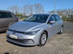 Silber Gebraucht 2020 VW Golf VIII Life Limousine | 20.990 € (Fairer Preis)
