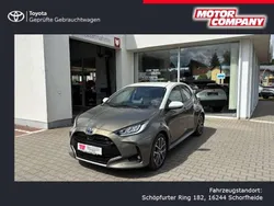 Oxide bronze/ white Gebraucht 2021 Toyota Yaris Hybrid Elegant Kleinwagen | 20.990 € (Teuer)