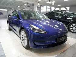 Blau Gebraucht 2023 Tesla Model 3 Standard Range Limousine | 27.850 € (Guter Preis)