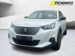 Lack weiss perlglänzend/typ au Gebraucht 2022 Peugeot e-2008 Active SUV | 16.460 € (Superpreis)
