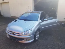 Silber Gebraucht 2005 Peugeot 206 CC Cabrio | 1.000 €