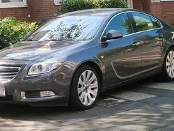 Grün Gebraucht 2008 Opel Insignia Kleinwagen | 3.500 €