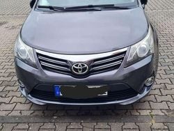 Grau Gebraucht 2014 Toyota Avensis Kombi | 10.500 € (Fairer Preis)