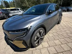 Grau kqg + schwarz gne Gebraucht 2022 Renault Mégane Iconic Limousine | 32.490 € (Etwas zu teuer)