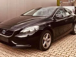 Schwarz Gebraucht 2014 Volvo V40 Momentum Kombi | 6.000 € (Fairer Preis)