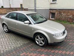 Grau Gebraucht 2001 Audi A4 Limousine | 2.999 € (Etwas zu teuer)