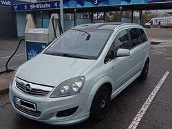Grün Gebraucht 2009 Opel Zafira Van / Kleinbus | 1.500 € (Superpreis)