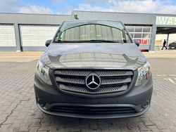Grau Gebraucht 2022 Mercedes Vito Van / Kleinbus | 36.800 € (Teuer)