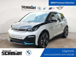 Capparisweiß mit akzent bmw i Gebraucht 2022 BMW i3 Kleinwagen | 21.290 € (Fairer Preis)