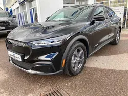 Schwarz Gebraucht 2022 Ford Mustang Mach-E Standard Range SUV | 38.900 € (Etwas zu teuer)