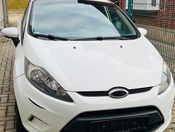 Weiß Gebraucht 2010 Ford Fiesta Trend Kleinwagen | 2.290 € (Guter Preis)