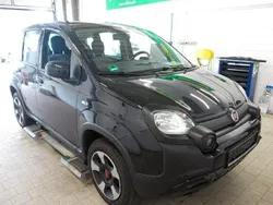 Schwarz Gebraucht 2023 Fiat Panda Cross Cross Kleinwagen | 12.999 € (Fairer Preis)