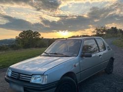 Silber Gebraucht 1994 Peugeot 205 Kleinwagen | 2.000 €