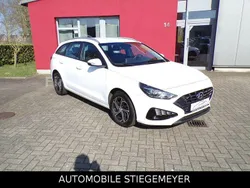 Polar white / sol Gebraucht 2021 Hyundai i30 Trend Kombi | 14.450 € (Fairer Preis)