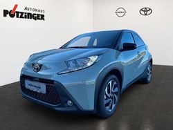 Urban khaki (6x3)/ black mica (209) Gebraucht 2024 Toyota Aygo Team Kleinwagen | 15.990 € (Fairer Preis)