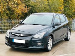 Schwarz Gebraucht 2011 Hyundai i30 Limousine | 6.399 € (Etwas zu teuer)