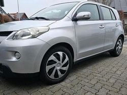 Silber Gebraucht 2011 Toyota Urban Cruiser Kleinwagen | 5.000 € (Fairer Preis)