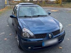Blau Gebraucht 2002 Renault Clio II Initiale Limousine | 1.400 € (Fairer Preis)