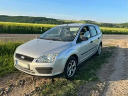 Silber Gebraucht 2005 Ford Focus Kombi | 1.300 € (Guter Preis)