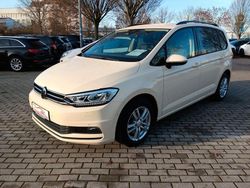 Beige Gebraucht 2023 VW Touran Van / Kleinbus | 25.490 € (Fairer Preis)