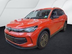Rot (persimmon red metallic) Gebraucht 2025 VW Tiguan Goal SUV | 37.791 € (Superpreis)