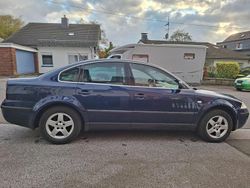 Blau Gebraucht 2001 VW Passat Limousine | 2.000 € (Fairer Preis)