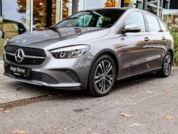 Grau Gebraucht 2024 Mercedes B200 Progressive Van / Kleinbus | 31.600 € (Guter Preis)