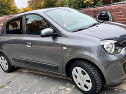 Grau Gebraucht 2016 Renault Twingo Experience Kleinwagen | 7.400 € (Fairer Preis)
